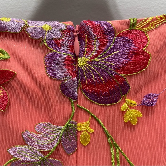 Trina Trina Turk Romance Floral Embroidered Sheath Dress in Coral Multi Size 2 - Picture 4 of 7